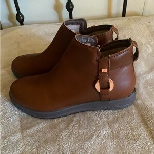 NWOT KURU Tempo Brown Leather Ankle Boots. Soft ware comfortable. Womens 10M
